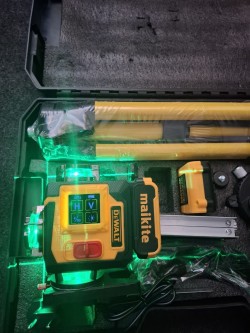 تراز لیزری 4 بعدی پرو دیوالت مدل 4D-16L